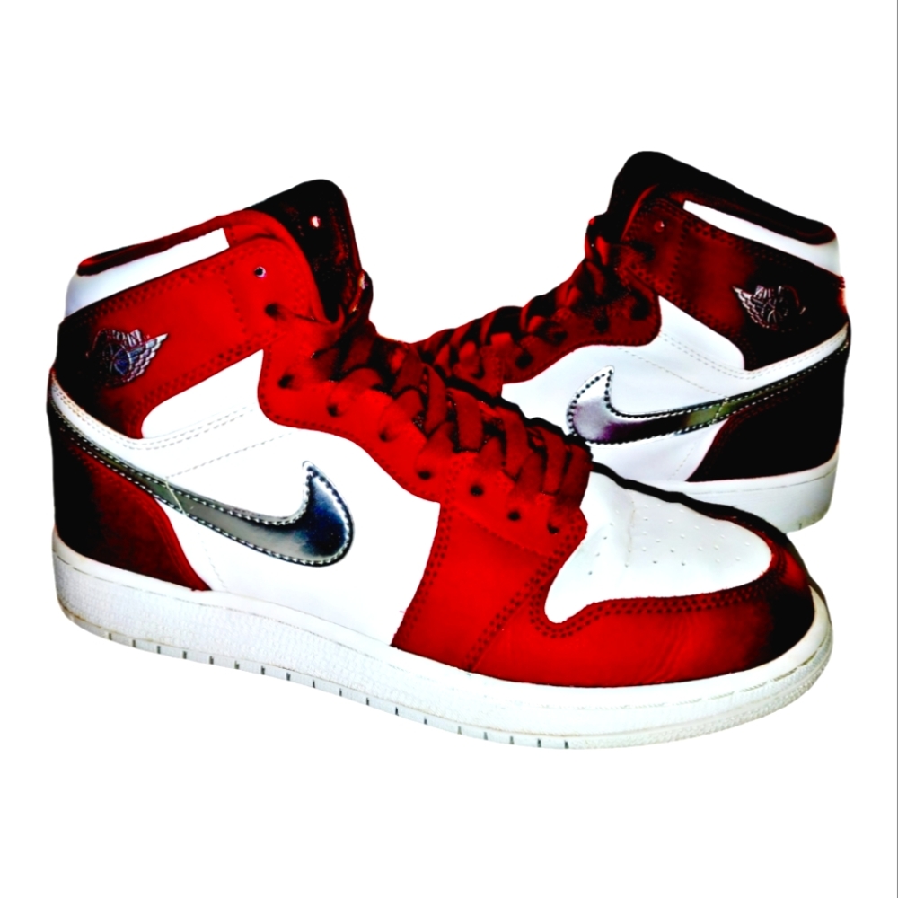 Air Jordan Retro 1 High GS 'Silver Medal'